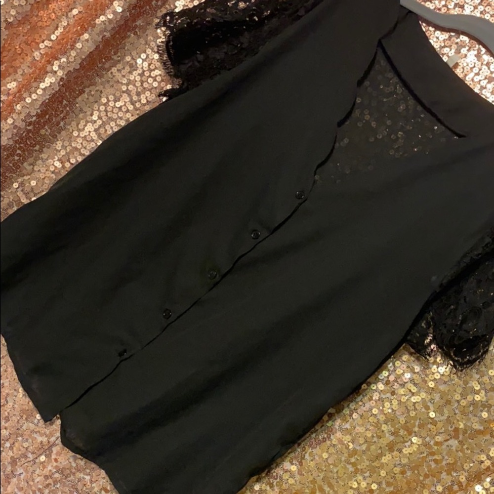 Black sleeve lace top